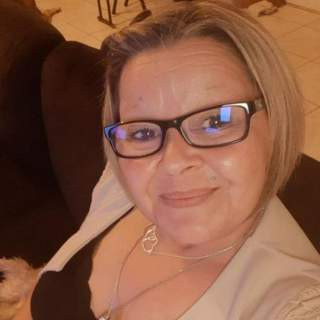 Szuka flirtu, śmiechu i swobodnych chwil