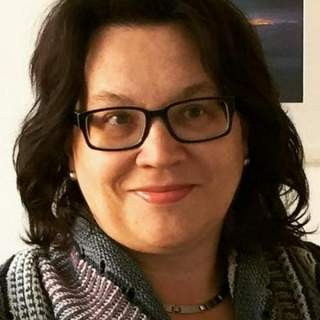 Szuka przyjaźni i dobrej zabawy