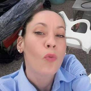 Szuka ciepła i prawdziwego uczucia