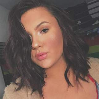 Uwielbia flirt i długie rozmowy nocne